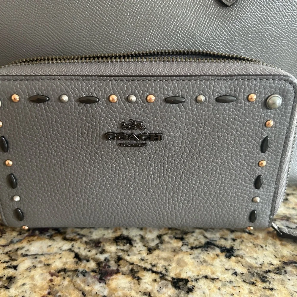 Coach Bailey Carryall - Picture 7 of 10